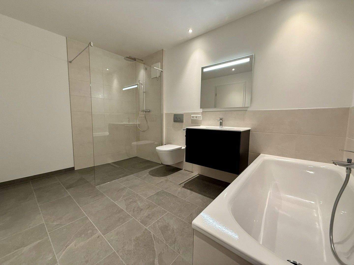 Thumbnail-Ruhige, aufzugsgerechte 3-Zi Wohnung m. Balkon - KFW 40 NH