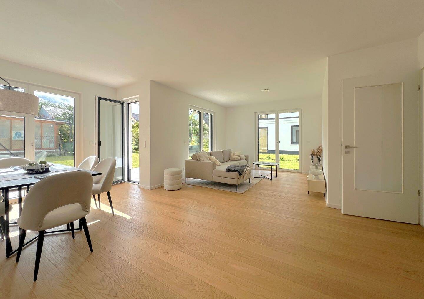 Thumbnail-EINZIEHEN + WOHLFÜHLEN . Komfortable NEUBAU-3-Zimmer-Wohnung mit großem Garten und Sonnenterrasse