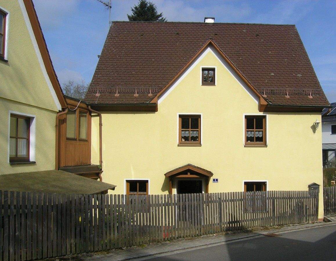 Thumbnail-1-Familien-Haus idyllisch gelegen mit Nebengebäude und Garage