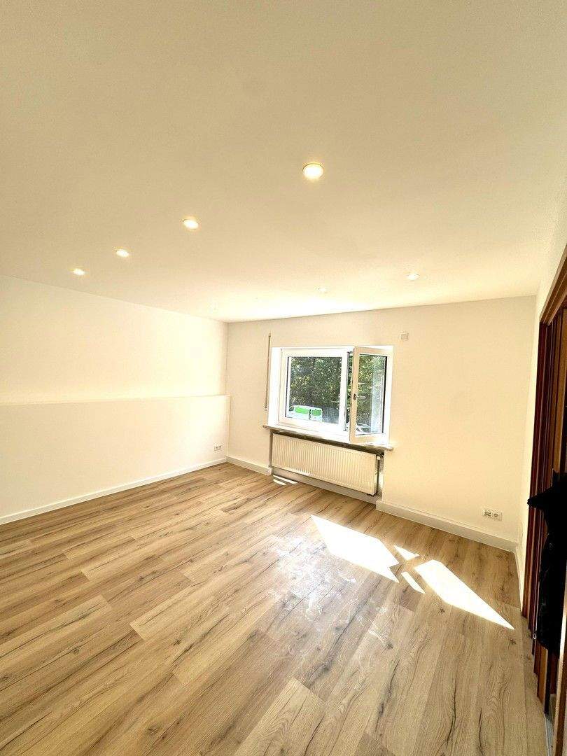 Thumbnail-Moderne, große Wohnung mit zwei Bädern- !!! auf Wunsch: Teilbar in zwei Wohnungen!!!