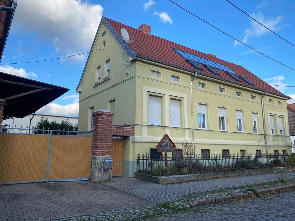 Thumbnail-Herrschaftliches Wohnhaus mit landwirtschaftlichen Gebäuden
