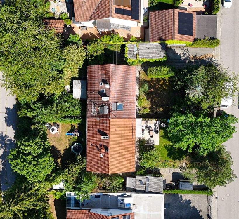 Thumbnail-Perfektes Grundstück mit Altbestand (DHH) und Einliegerwohnung in guter LageHaar wartet auf Sie!