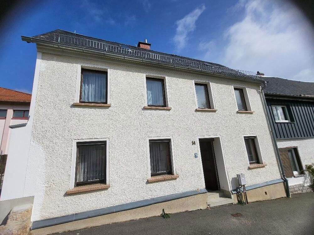 Thumbnail-Kleines Reihenendhaus mit Parkplatz in guter Lage mit Entwicklungspotenzial