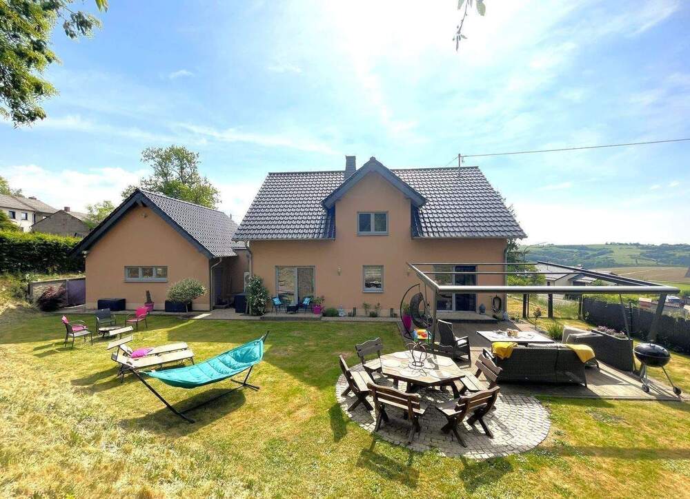 Thumbnail-Hochwertiges Einfamilienhaus in massiver Bauweise mit großem Grundstück und durchdachtem Wohnkonzept