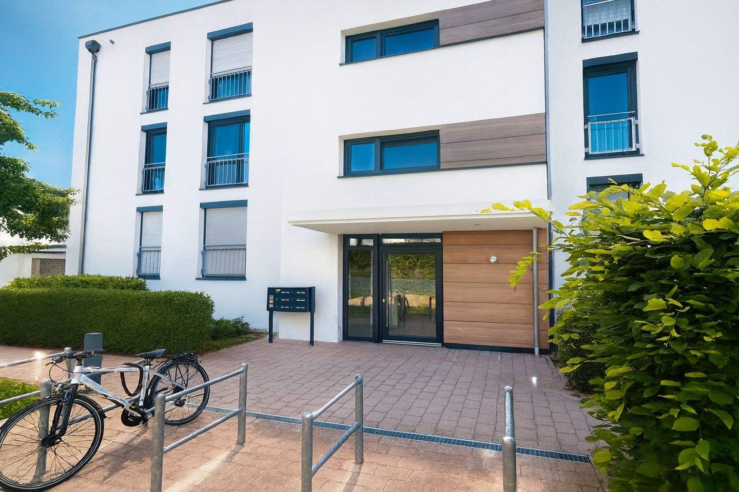 Thumbnail-AIGNER - Karlsfeld: Bezugsfreie 3-Zimmer-Wohnung mit schönem Balkon und guter Lage!