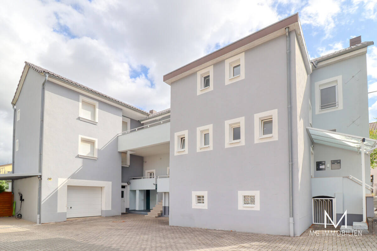 Thumbnail-MG - Renoviertes Mehrfamilienhaus mit Büro nähe Homburg