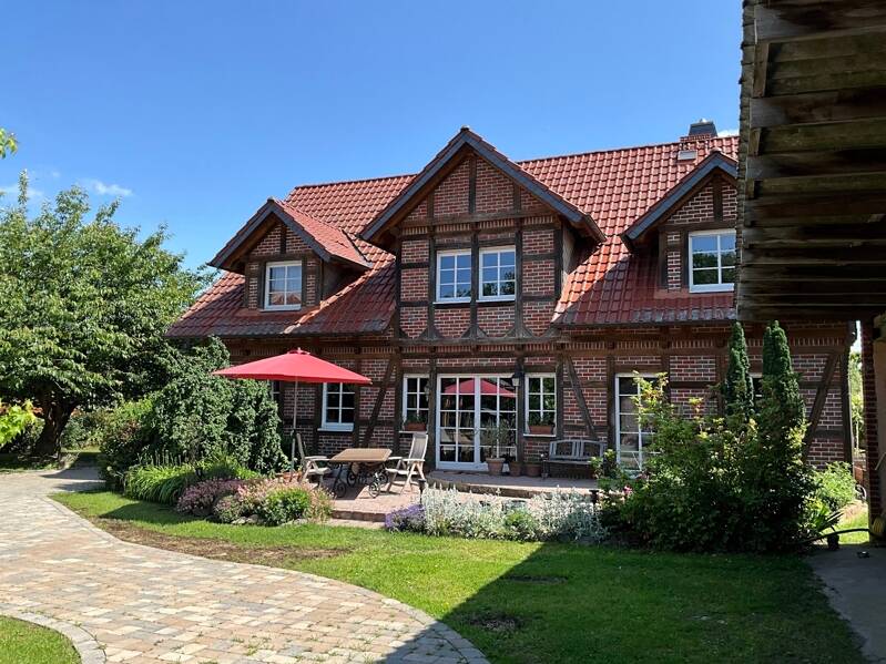 Thumbnail-Zwei Einfamilienhäuser und Platz für die Pferde