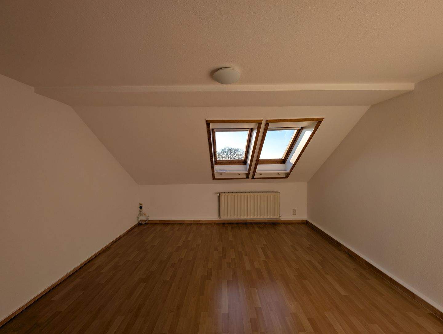 Thumbnail-zentrumsnahe Dachgeschosswohnung mit praktischem Schnitt.