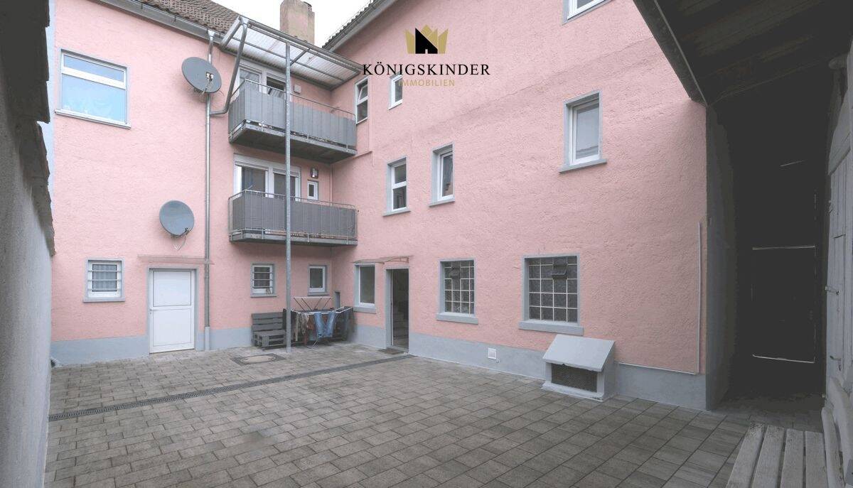 Thumbnail-4 WE 2 GE, Scheune, Gewölbekeller, 2 Garagen und 5 Stellplätzen, gepflegtem Zustand (üb. 1.000 qm)