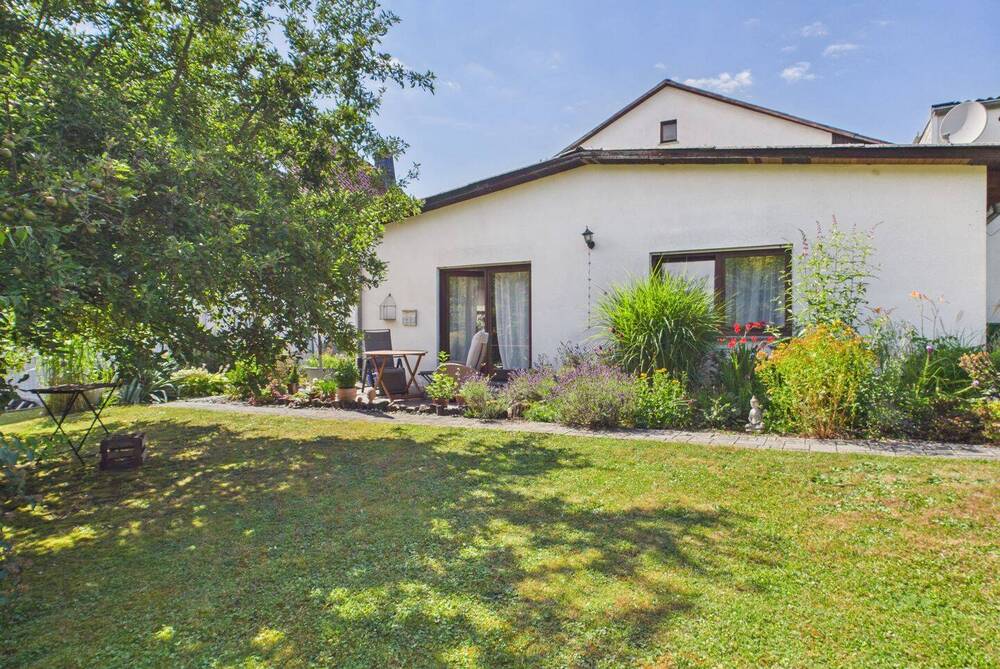 Thumbnail-Charmantes Einfamilienhaus mit Einliegerwohnung und gepflegtem Garten in ruhiger Lage von Ehringshausen-Dillheim