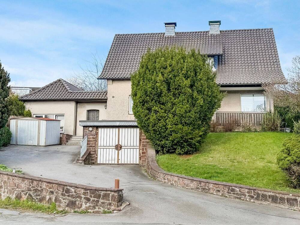 Thumbnail-Charmantes Zweifamilienhaus mit großem Grundstück und viel Potenzial!