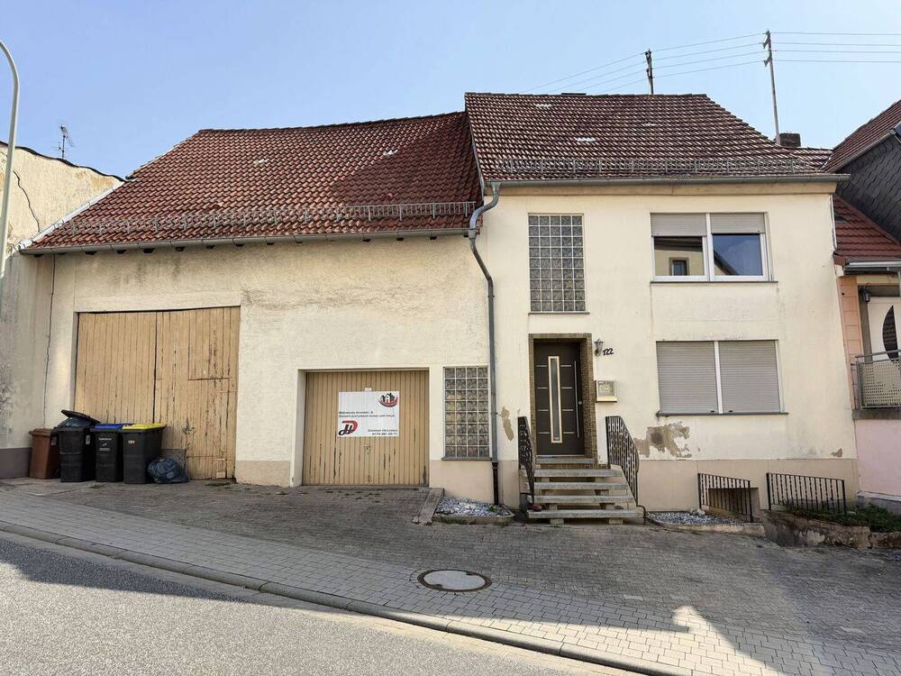 Thumbnail-Teilrenoviertes Einfamilienhaus in ruhiger Ortslage mit Grundstück