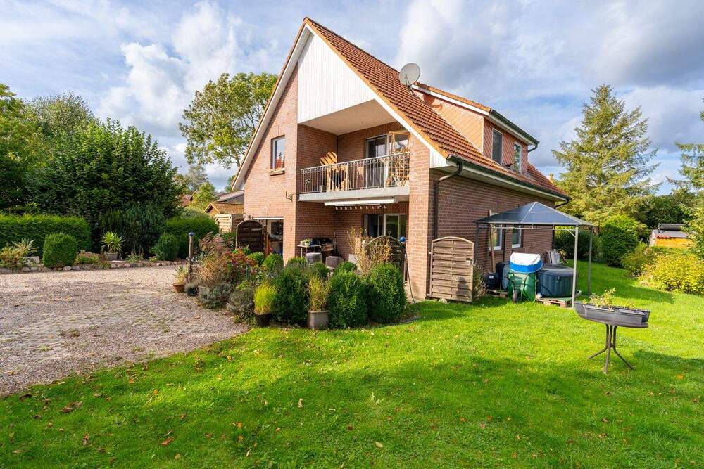 Thumbnail-Einfamilienhaus mit Garage auf einem großzügigen eingewachsenen Grundstück in Thomsdorf