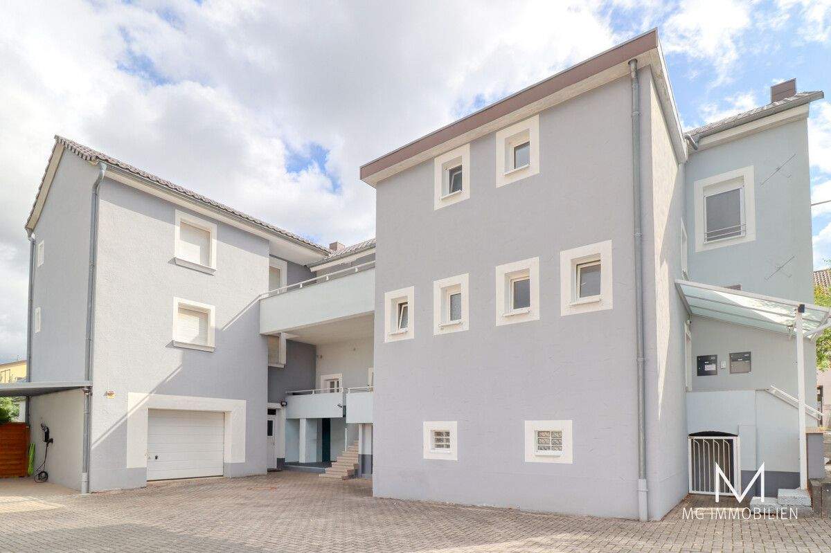 Thumbnail-MG - Renoviertes Mehrfamilienhaus mit Büro nähe Homburg