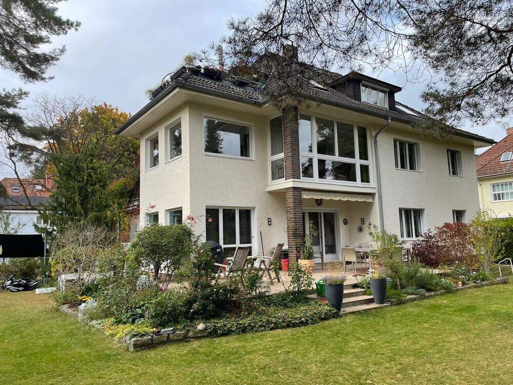 Thumbnail-sehr gepflegte und viel Flair versehene 4 Zimmer Altbau Wohnung im 3 Parteien Haus