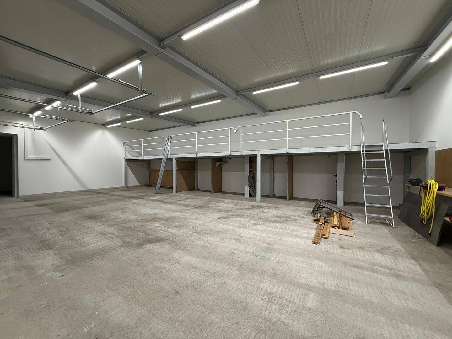 Thumbnail-Gewerbefläche mit zwei Hallen, Büro und großem Grundstück - ideal für Kfz, Handwerk, Lager & Service