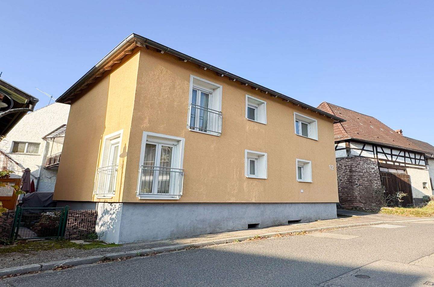 Thumbnail-Modernes Wohnen im Zweifamilienhaus mit Nebengebäude - im historischen Ortskern von Ettlingenweier