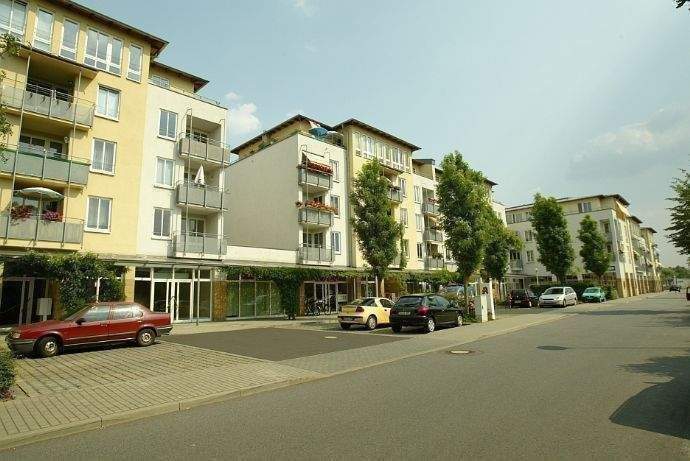 Thumbnail-Helle und freundliche 2-Raum-Wohnung im Dresdner Norden! Mit Balkon, Einbauküche, Parkett, Aufzug und Tiefgarage in ruhiger Lage!