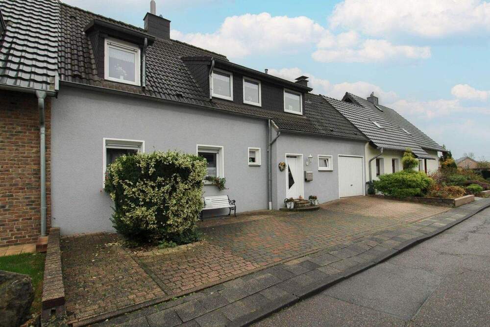 Thumbnail-Familienfreundliches Reihenhaus in Jülich - Garage, Balkon & Garten