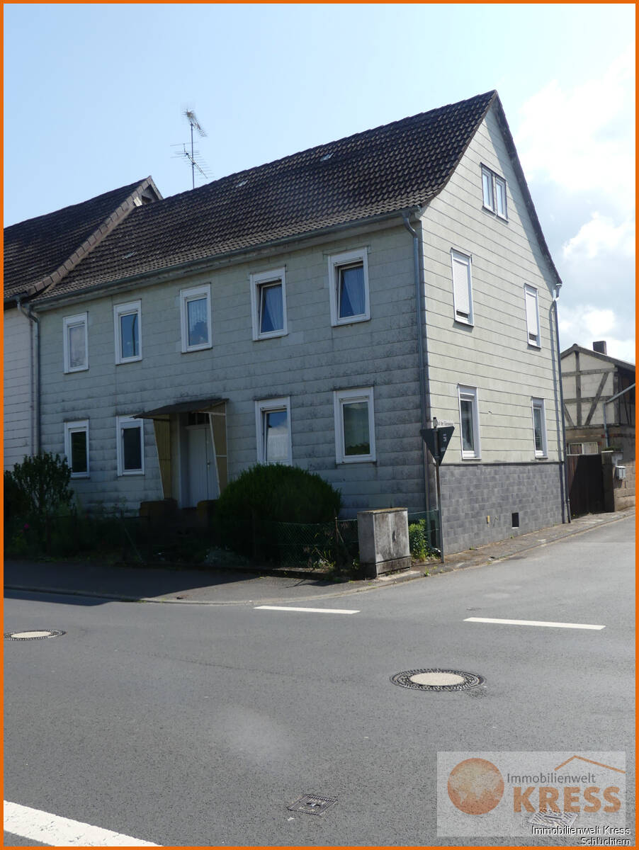 Thumbnail-Doppelhaushälfte am Rande der Steinauer Innenstadt mit div. Nebengebäuden, Hoffläche, kleinem Garten