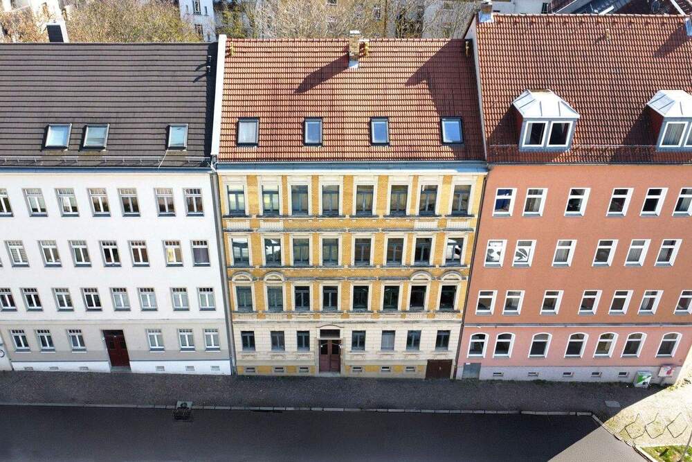 Thumbnail-INVESTITIONSPOTENZIAL IM DENKMAL | Vermietete 2-Raum-Wohnung mit Balkon in städtischer Lage