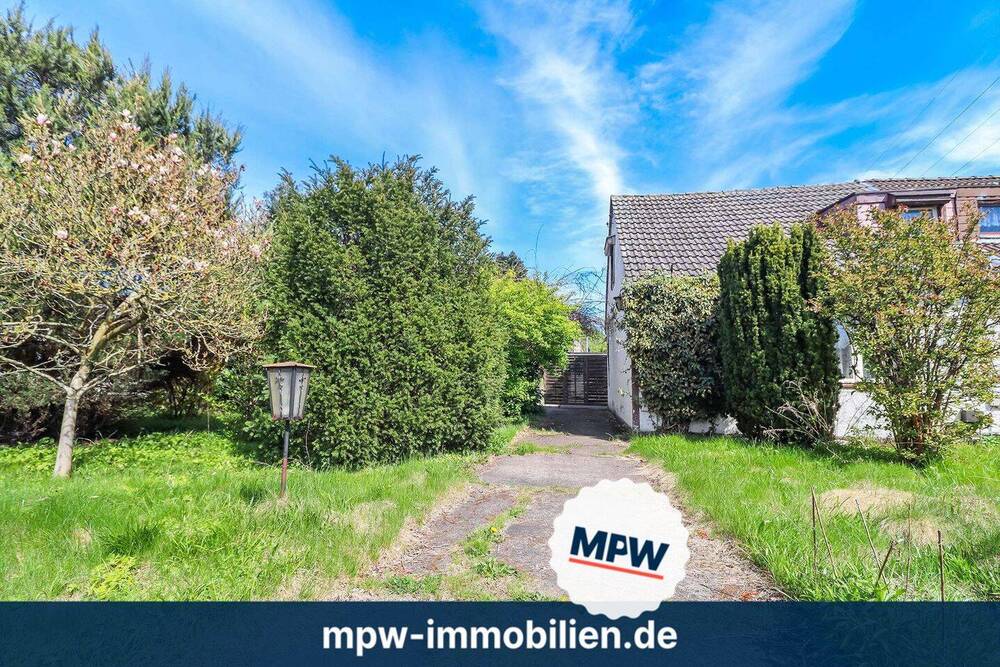 Thumbnail-Doppelhaushälfte in Berlin-Malchow: Sanierungsprojekt mit außergewöhnlichem Entwicklungspotenzial