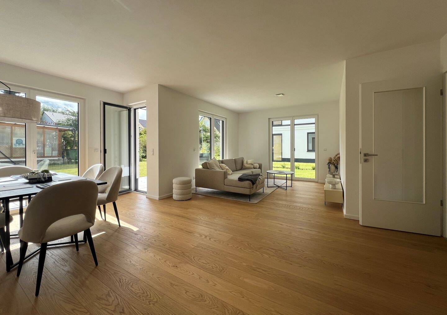 Thumbnail-SONNENPLATZ ! Neubau-3-Zimmer-EG-Wohnung mit großem Garten und Süd-West-Terrasse