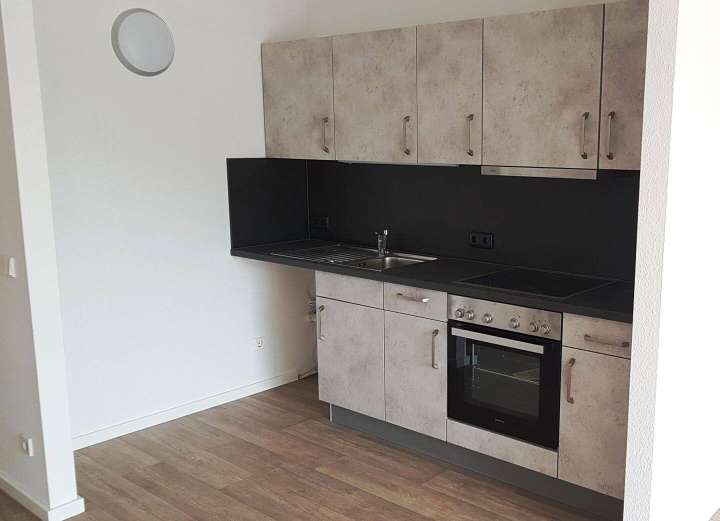 Thumbnail-Zentrale 1-Raumwohnung mit Balkon & Einbauküche - ideal für Singles, Paare, Azubis & Homeoffice!