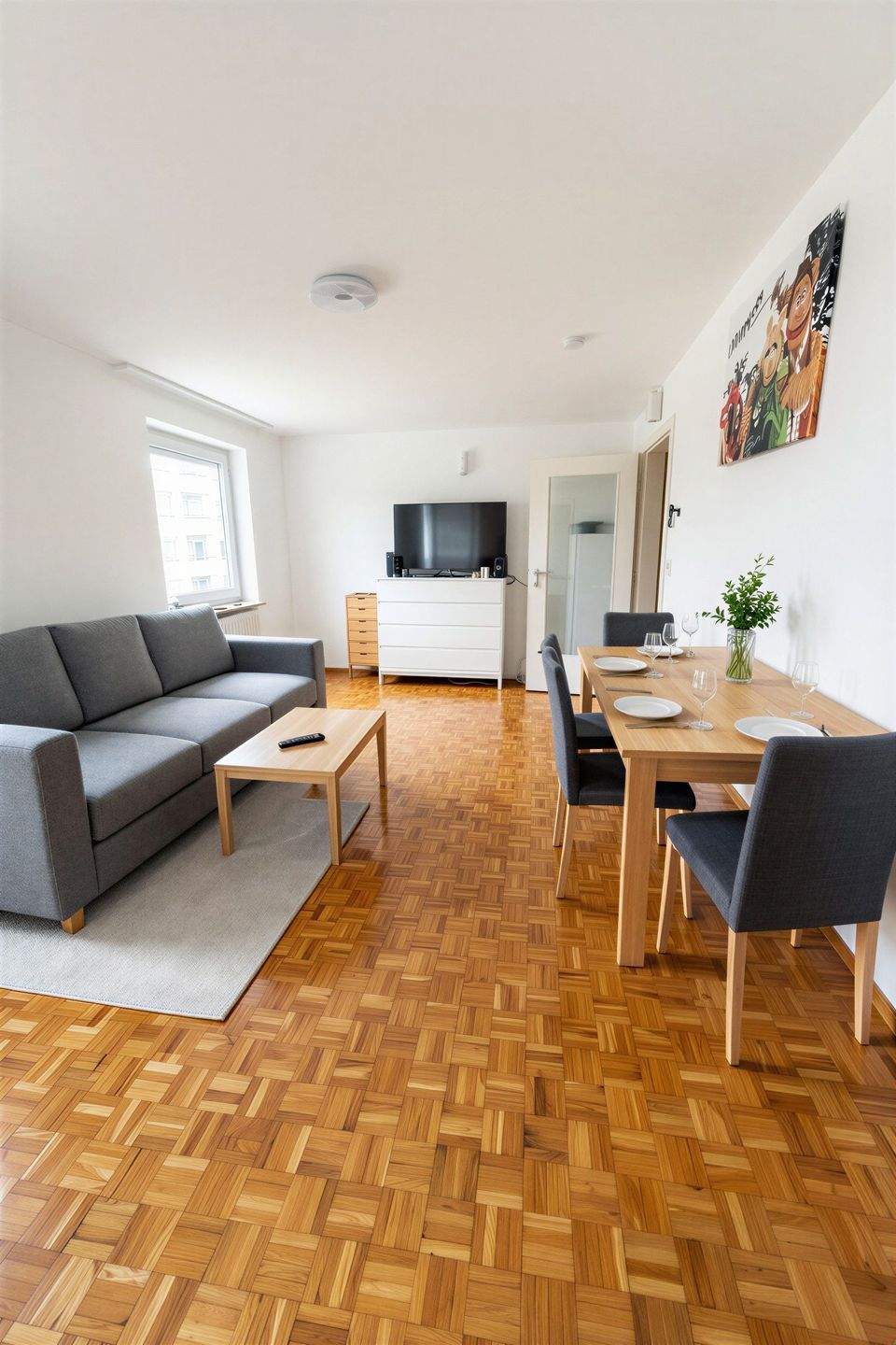 Thumbnail-Kensington - Helle 2-Zimmer-Wohnung mit Südloggia, ruhiger Lage & eigener Garage