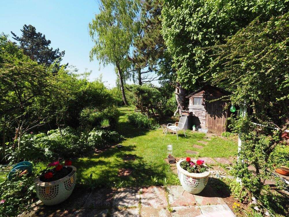 Thumbnail-Doppelhaushälfte mit märchenhaftem Garten in idyllischer Lage von Eching