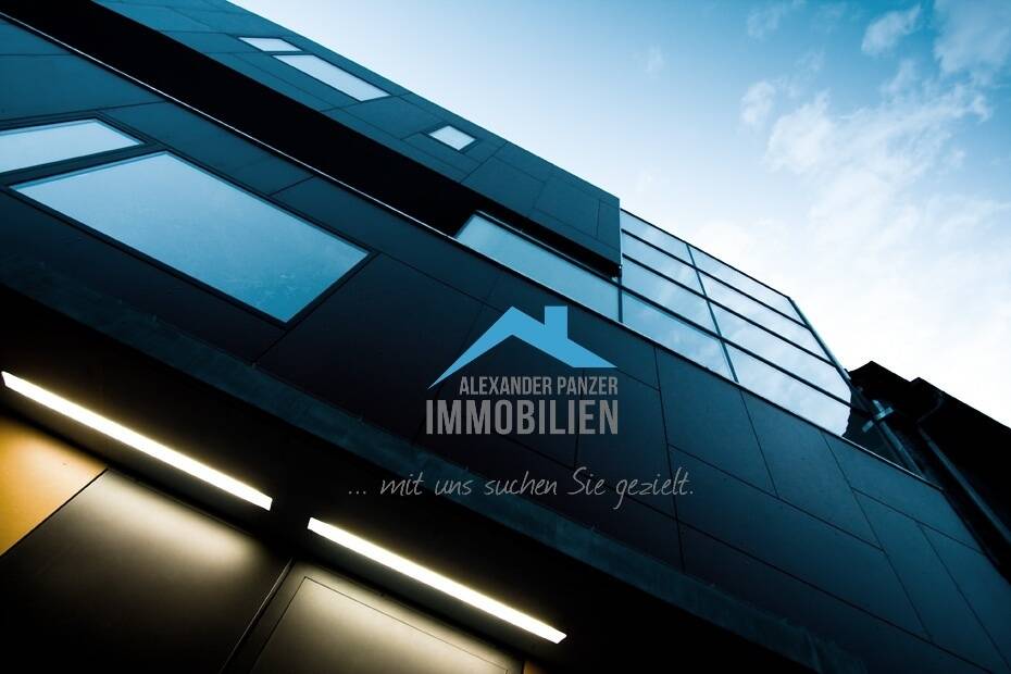 Thumbnail-Gepflegtes Mehrfamilienhaus (Denkmalschutz) mit großzügiger Gewerbeimmobilie in Kassel!