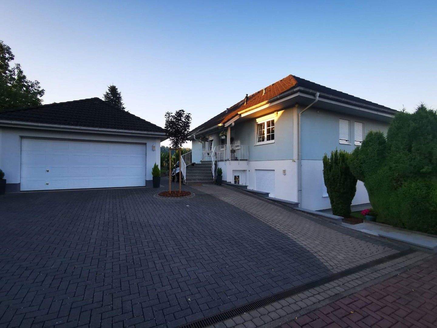 Thumbnail-Gepflegtes Zwei-Familienhaus im Grünen