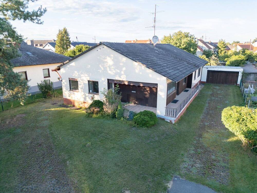 Thumbnail-Älterer Bungalow auf großem Grundstück in Winden am Aign