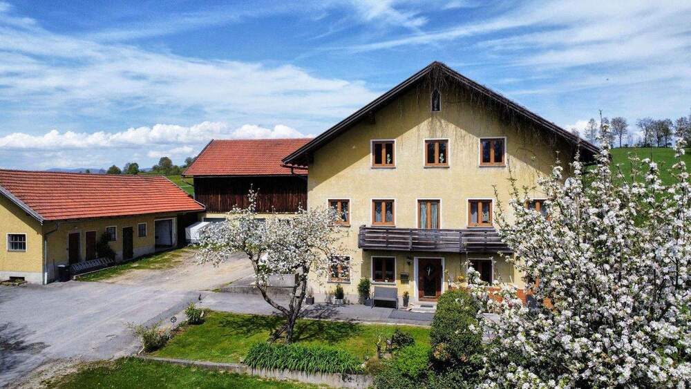 Thumbnail-Nahezu Alleinlage! Traditioneller Dreiseithof am Stadtrand - ländlicher Charme und viel Raum