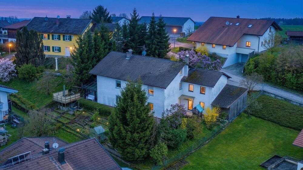 Thumbnail-Vielseitiges Zweifamilienhaus in ruhiger Hanglage - Aiging Nußdorf