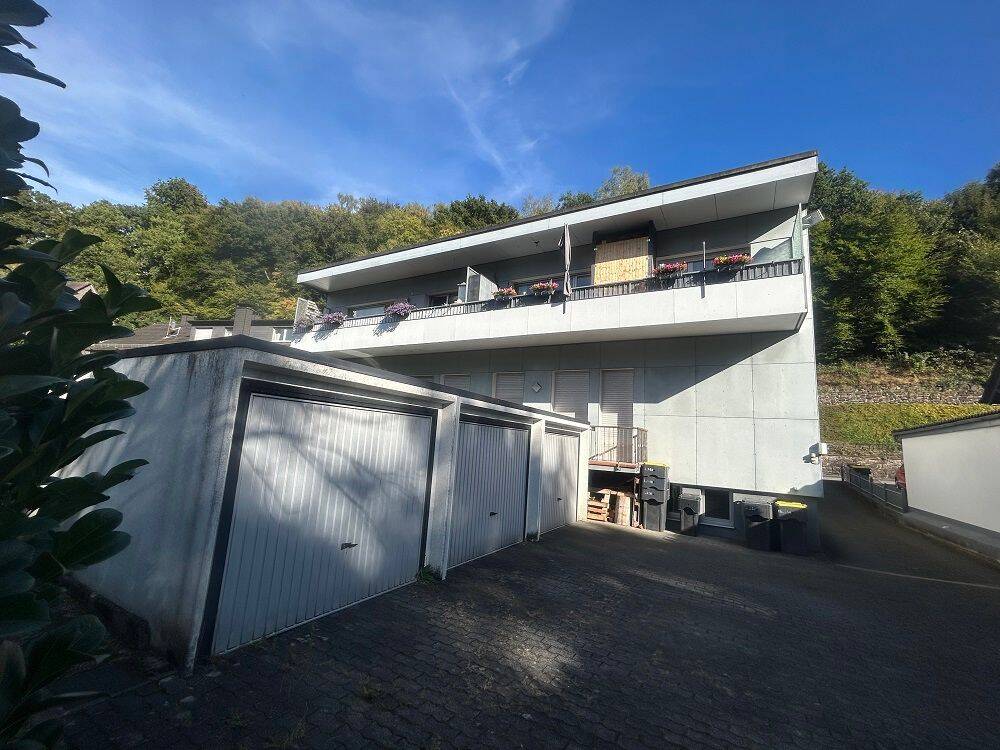 Thumbnail-RESERVIERT… Zweifamilienhaus mit Balkonen, großer Gewerbeeinheit, Garten, 3 Garagen und Stellplätzen im Mischgebiet von Werdohl…