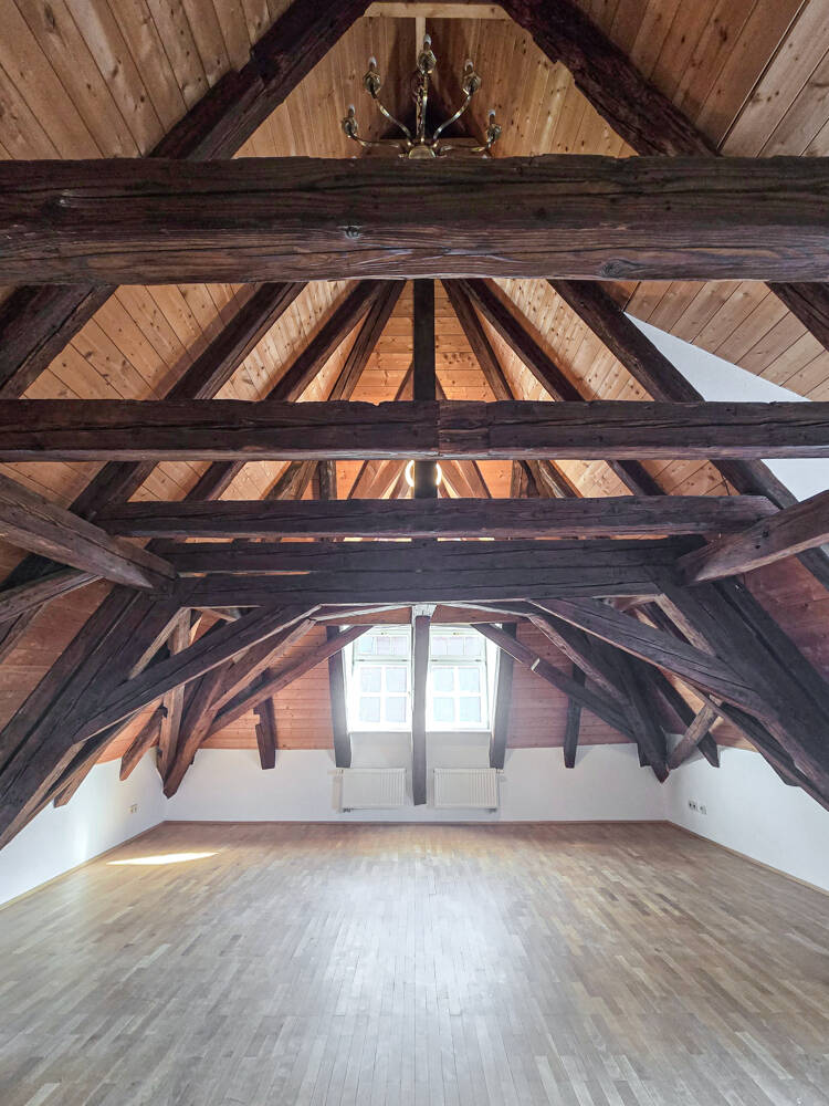 Thumbnail-Gemütliche 3 Zimmer-Dachgeschoss-Wohnung im Altbau