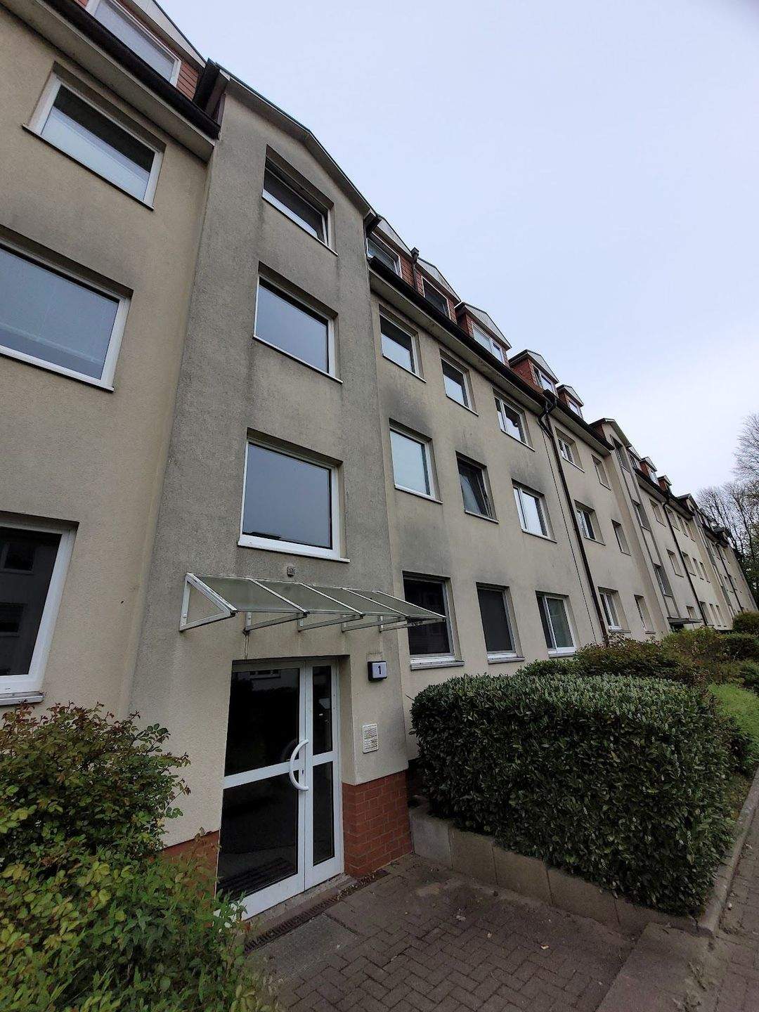 Thumbnail-MV: 16.01.26:Frisch renovierte Dachgeschosswohung sucht neuen Liebhaber11.12.25 an CS v. BDK