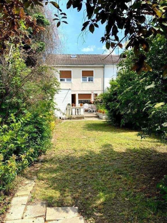 Thumbnail-- Nähe Britzer Garten Reihenendhaus mit Keller und Garage -