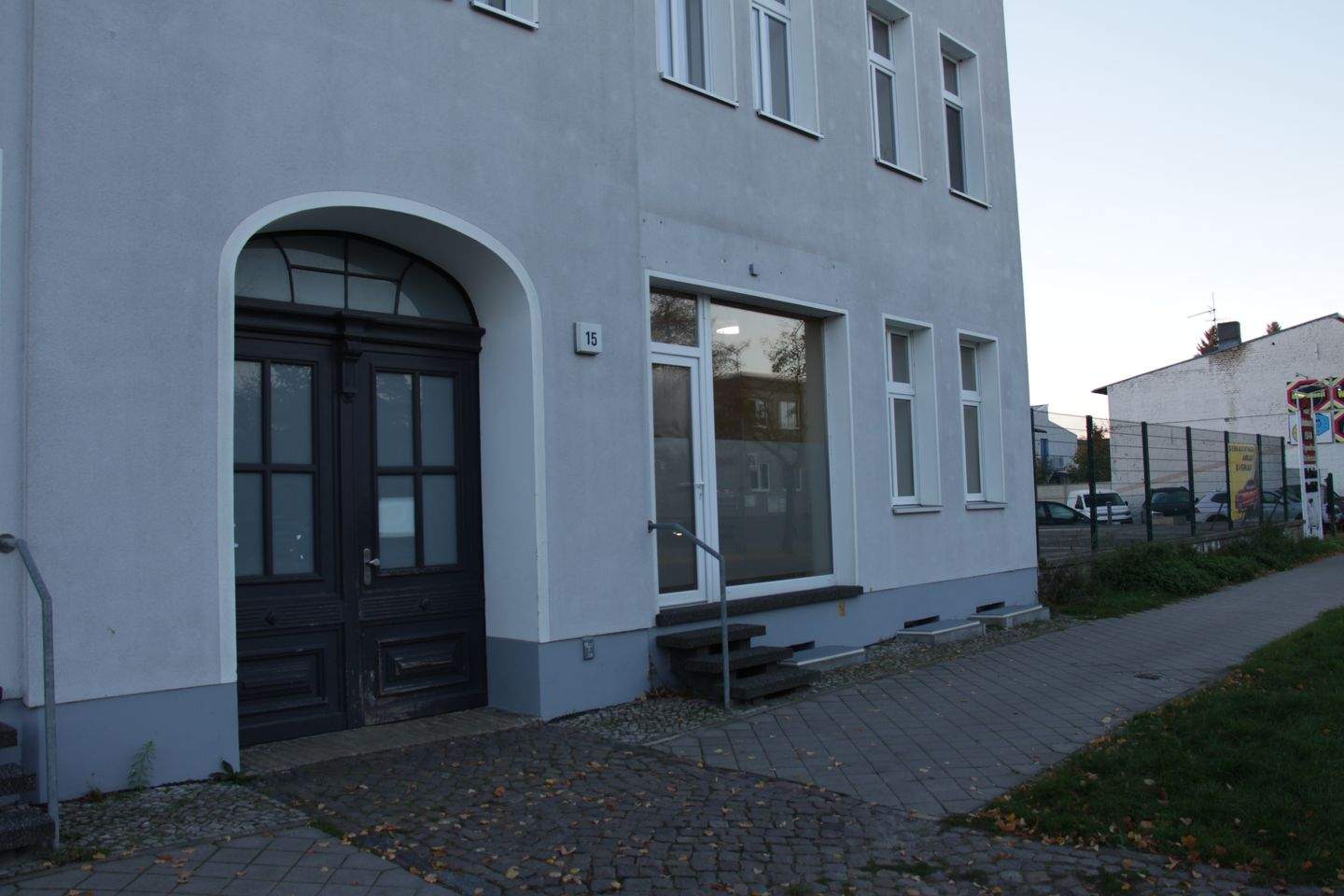 Thumbnail-SACHSENHAUSENER STR. 15 – Ladengeschäft – Ladenlokal - Büroeinheit