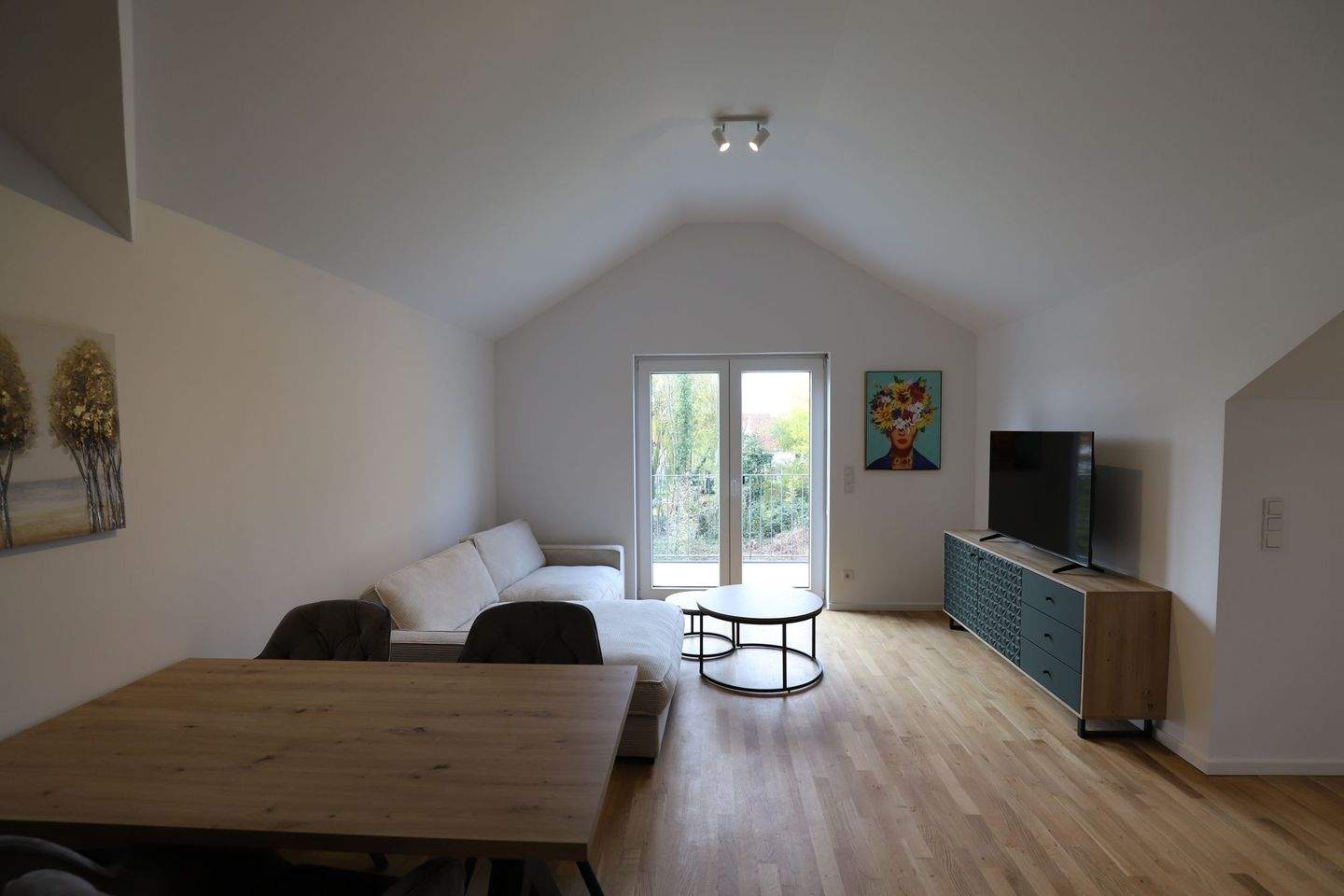 Thumbnail-**VISTA Immobilien** Vollmöblierte Dachgeschoss-Wohnung mit Einbauküche