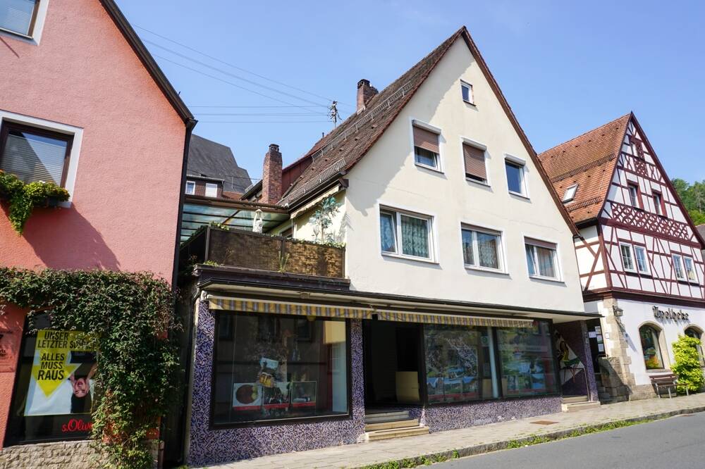 Thumbnail-Wohnen, arbeiten, vermieten - alles in einem! Wohn- und Geschäftshaus in Waischenfeld