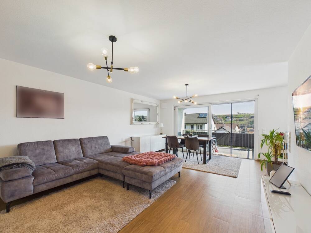 Thumbnail-Hochwertige Obergeschoss-Wohnung mit Balkon, Einbauküche & Kfz-Stellplatz