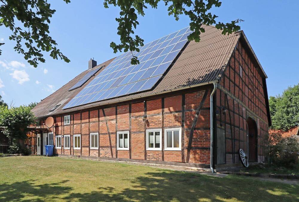 Thumbnail-Laufend modernisierte Immobilie. Drei Wohnbereiche zur freien Nutzung.