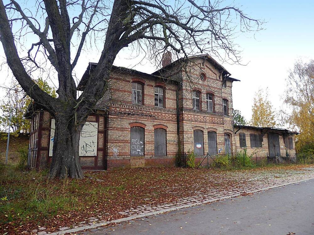 Thumbnail-Ehemaliges Bahngebäude mit Güterschuppen und Nebengelass in Aschersleben