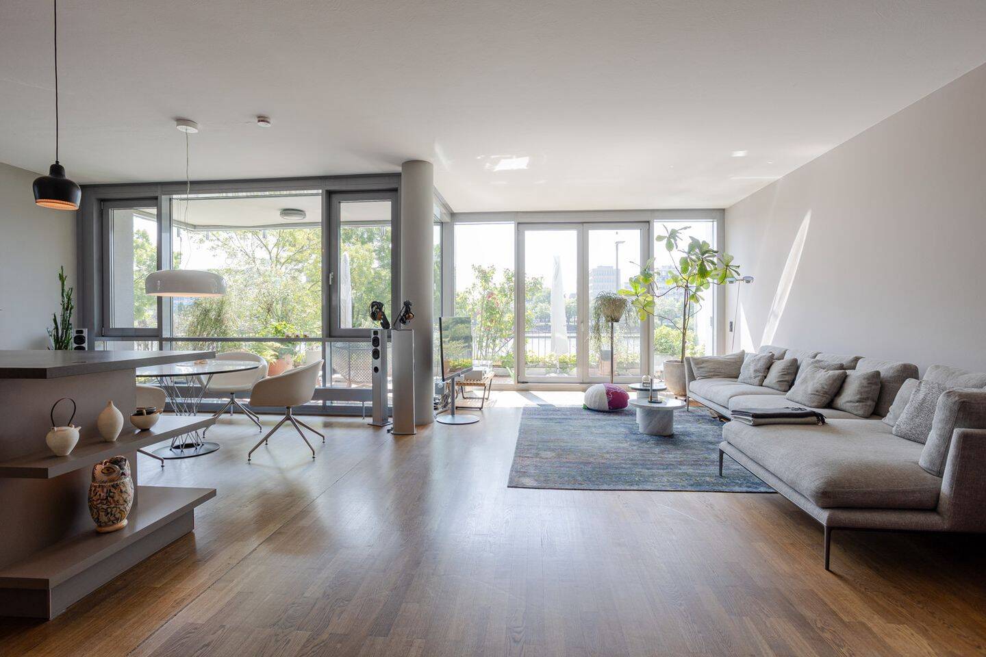 Thumbnail-Luxuriös ausgestattete Wohnung mit Blick auf Main und Westhafen inklusive TG-Platz