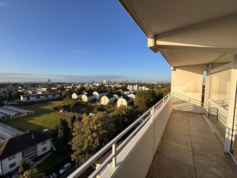 Thumbnail-4-ZW mit großen Balkonen und Skyline Blick im 10. OG