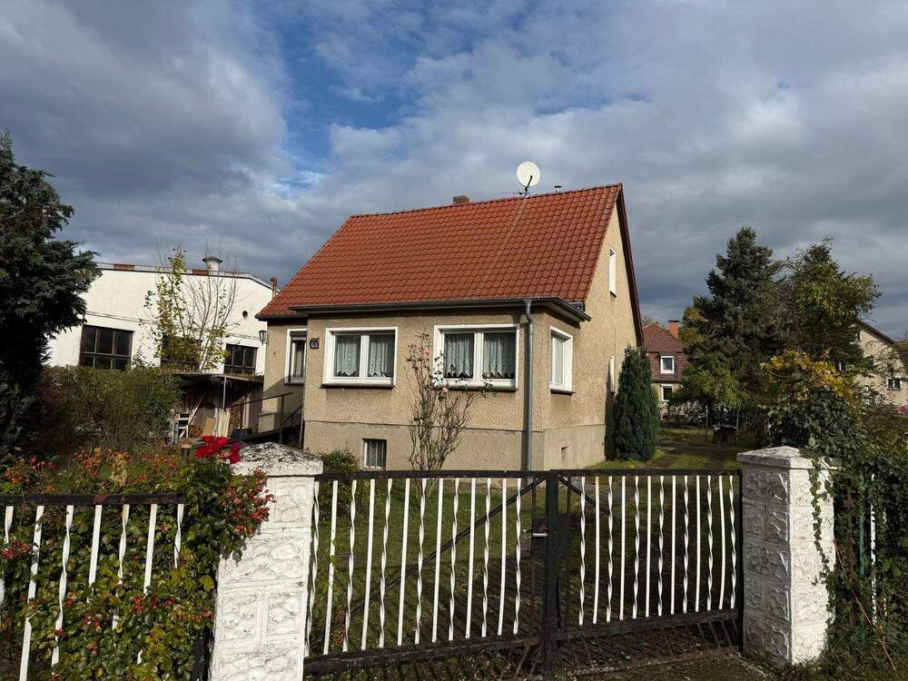 Thumbnail-Freistehendes Einfamilienhaus mit großzügigem Garten!