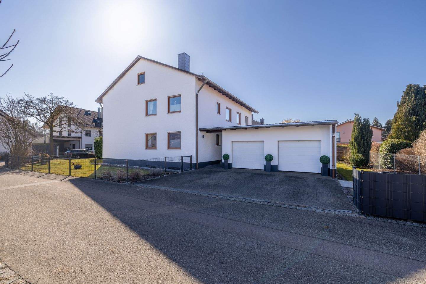 Thumbnail-PROVISIONSFREI - Top modernisiertes 3-Parteienhaus mit Garten in hervorragender Lage