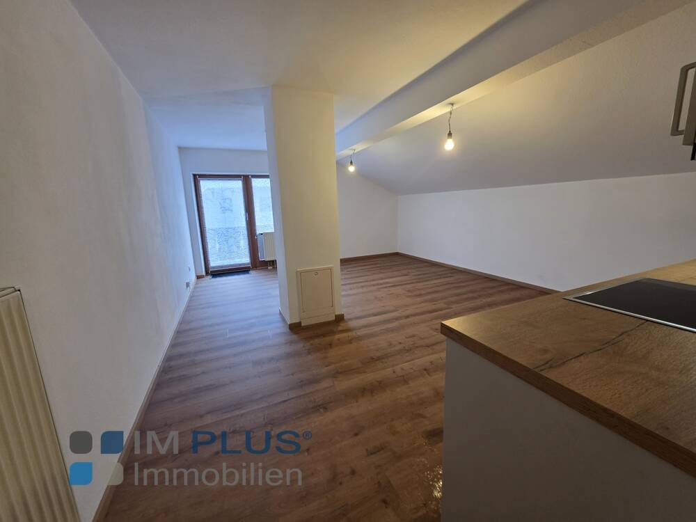 Thumbnail-RESERVIERT Komplett neu renovierte 2 Zi.-DG-Wohnung in bester Lage von Raubling-